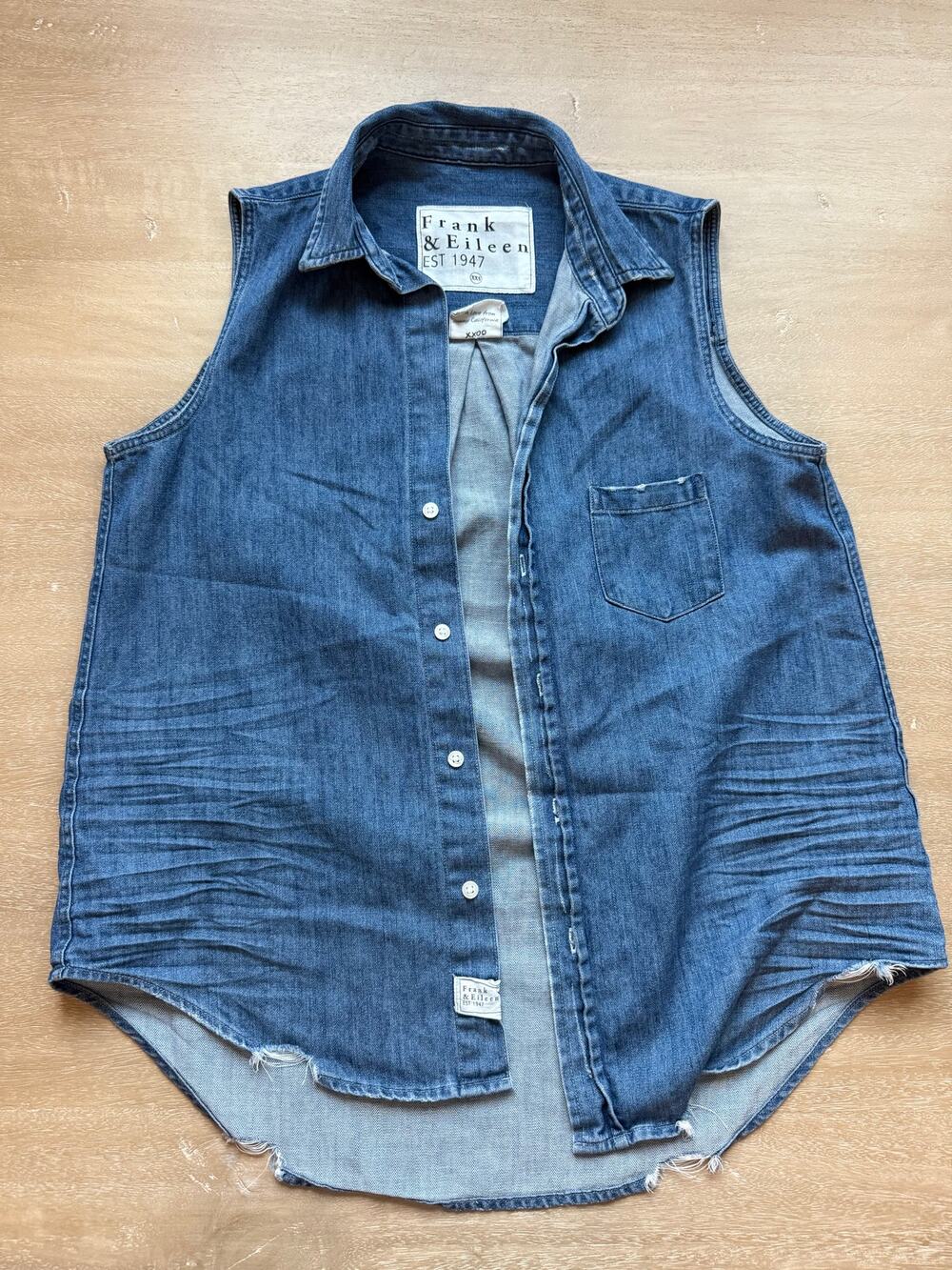 Frank & Eileen Denim Short Sleeve Button down Size xxs